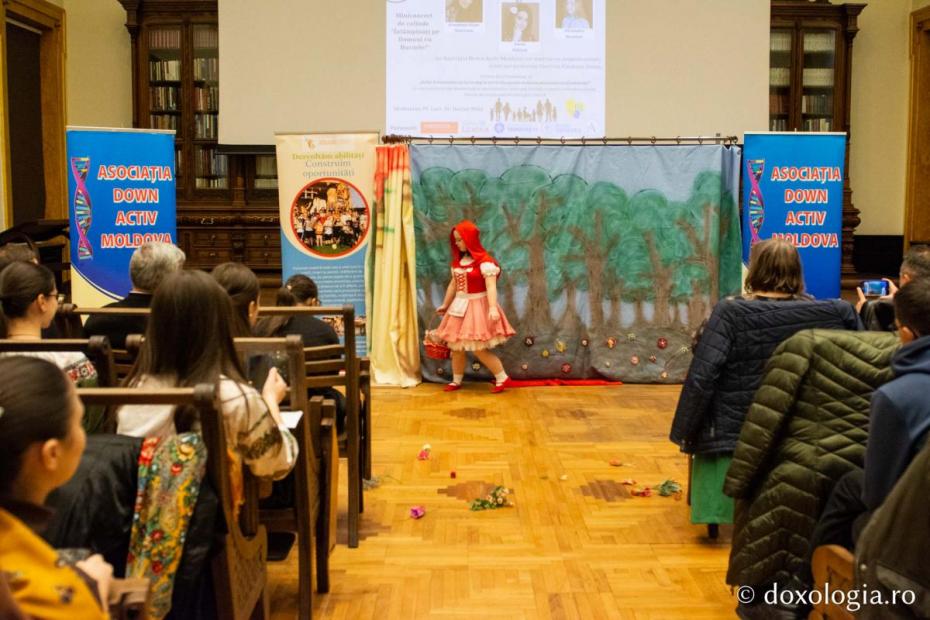 Studenții Facultății de Teologie Ortodoxă din Iași au organizat un eveniment dedicat Zilei Internaționale a Persoanei cu Dizabilități / Foto: Mihail Vrăjitoru