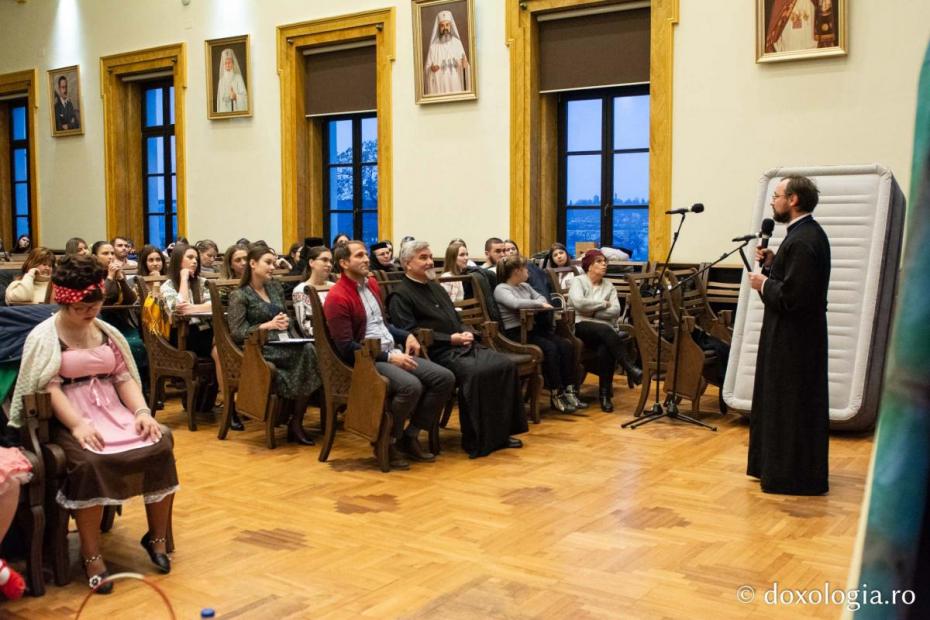 Studenții Facultății de Teologie Ortodoxă din Iași au organizat un eveniment dedicat Zilei Internaționale a Persoanei cu Dizabilități / Foto: Mihail Vrăjitoru
