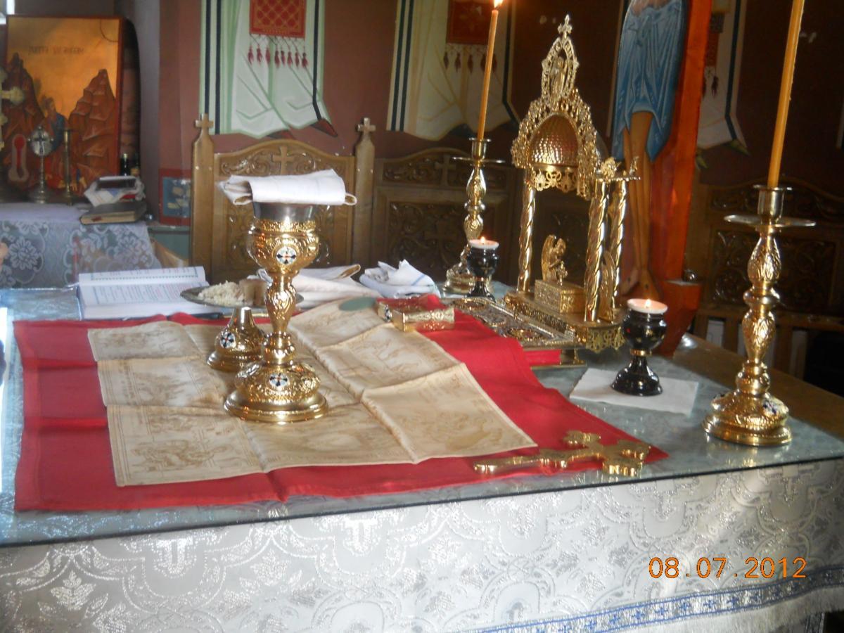 Cinstitele Daruri aduse pe Sfânta Masă