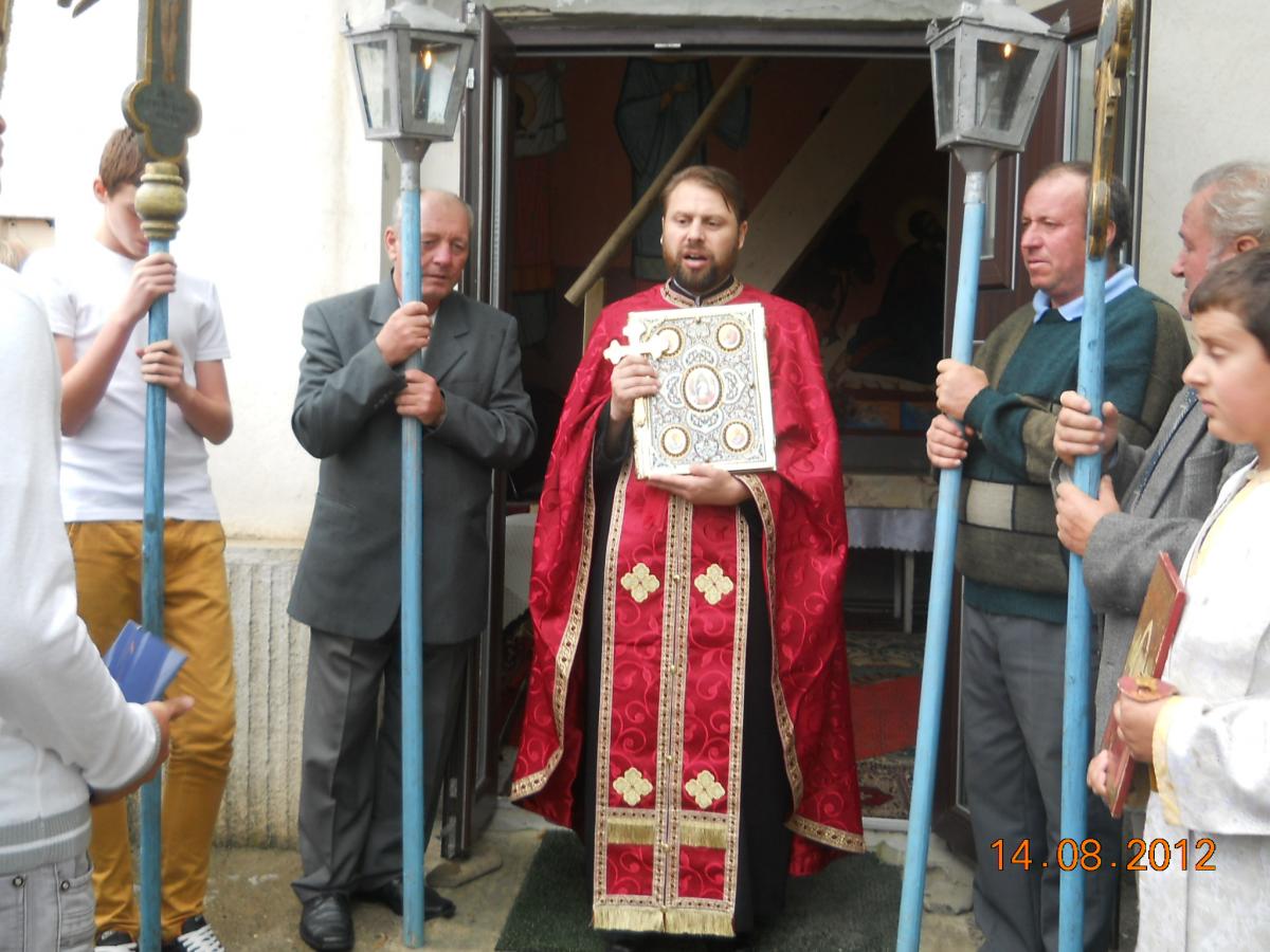 Intraea în biserică