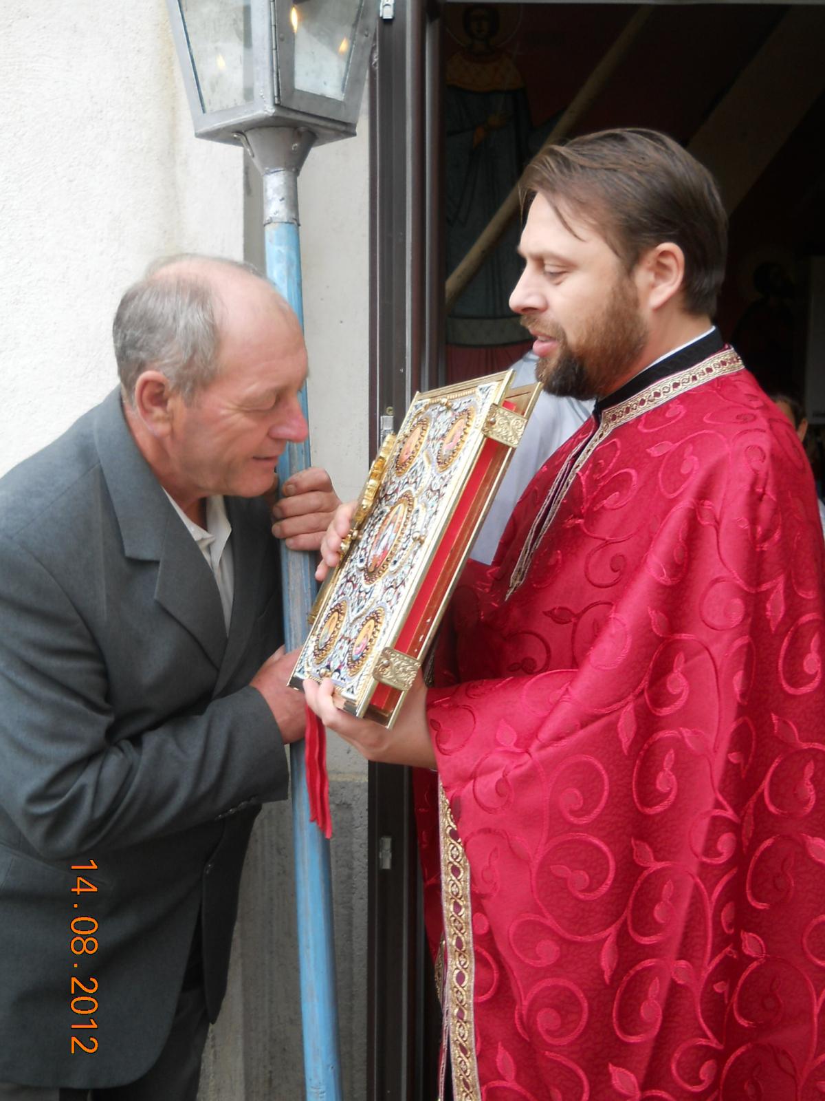 Intrarea în biserică