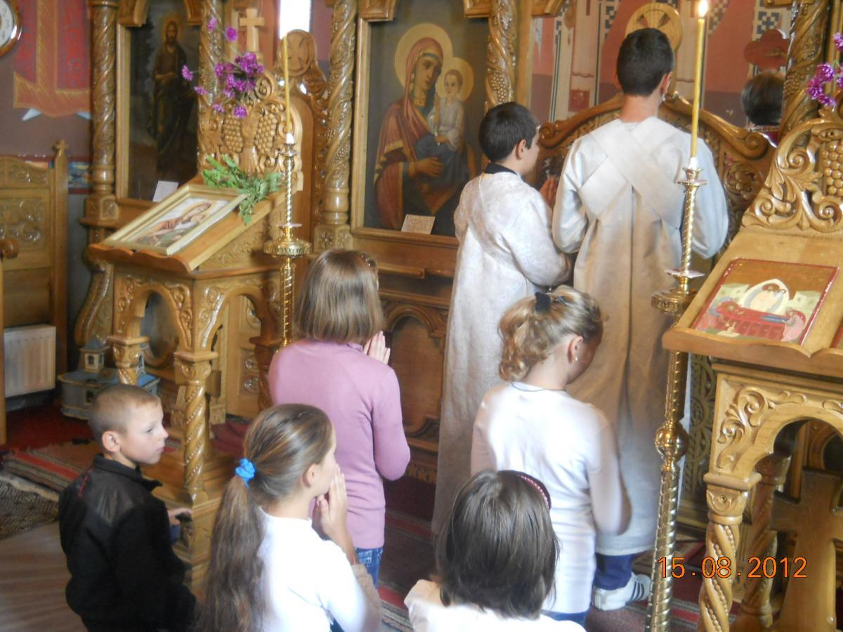 Copiii rostesc Rugăciunea "Tatăl nostru"