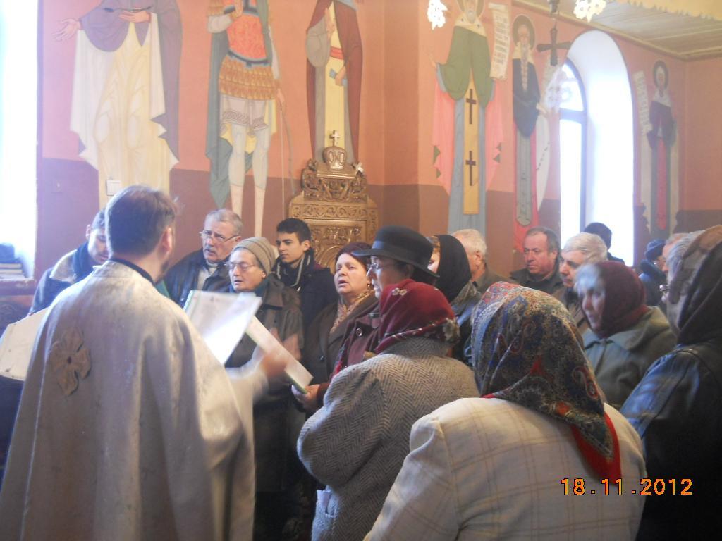 Corul parohiei cântând