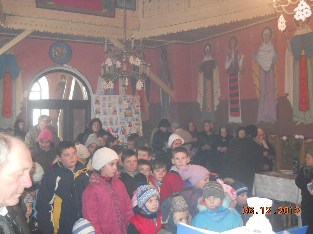 Copiii care înfrumuseţează slujbele