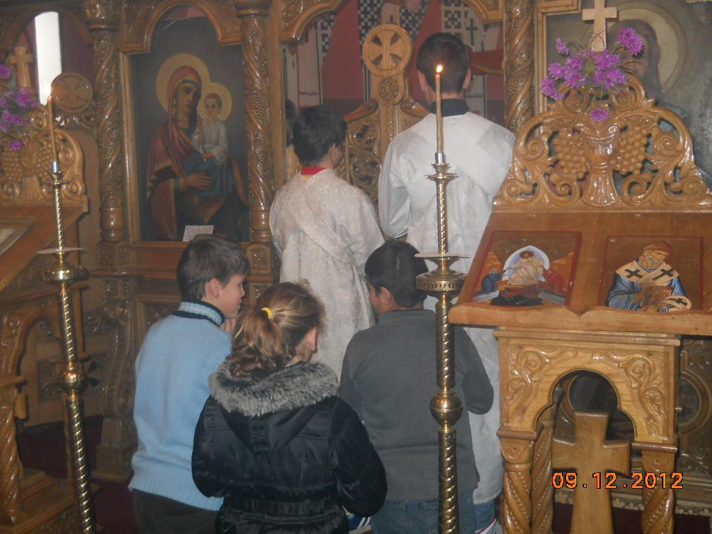 Copiii rostesc Rugăciunea "Tatăl nostru"