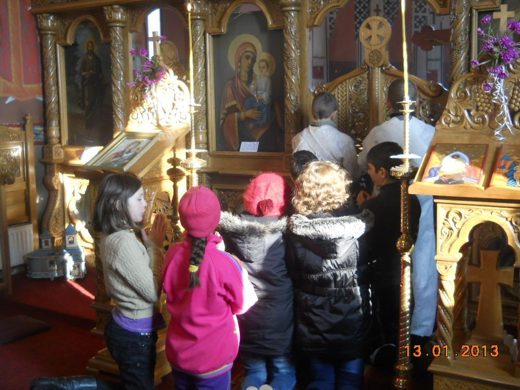 Copiii rostesc Rugăciunea "Tatăl nostru"